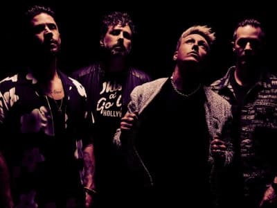 PAPA ROACH by ROACH RESORT