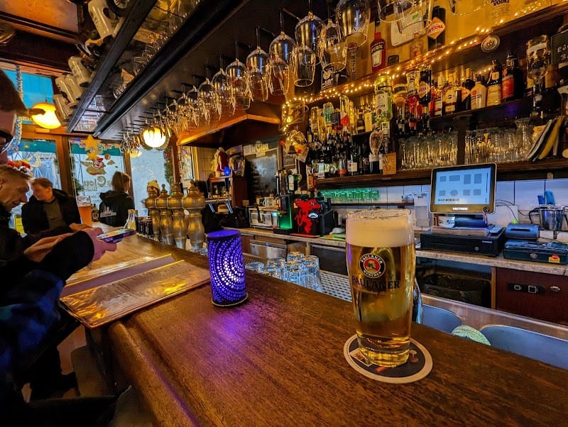 Lou's Bar
