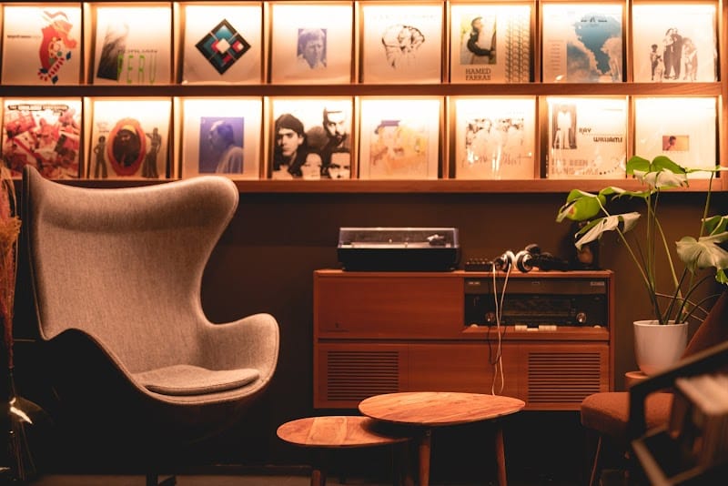 Paak Vinyl Bar