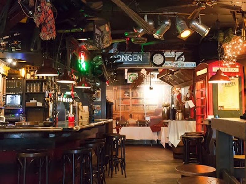 Café zaal de Gouden Leeuw
