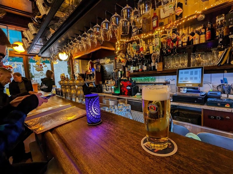 Lou's Bar