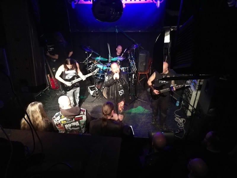Rangier-Bar/Moshpit
